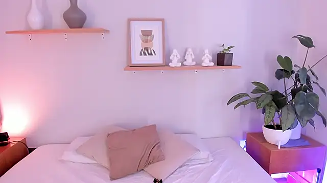 Scarlett Morgan  online show from 03.11.25