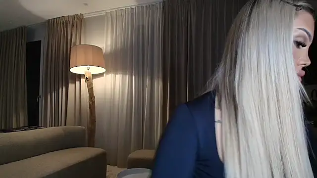 Snapshot of shayblonde chatting on 01.14.26 shayblonde online show from 01.14.26