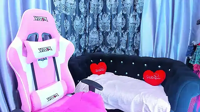 Snapshot of KamilaFoxy chatting on 03.18.25 KamilaFoxy online show from 03.18.25