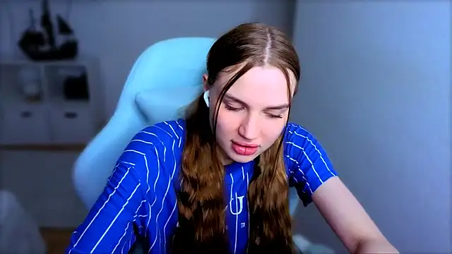 StellaLawless online show from 10.27.25