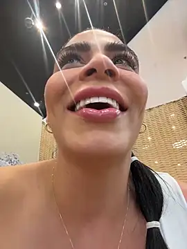 Snapshot of valecruz903 chatting on 10.28.25 valecruz903 online show from 10.28.25