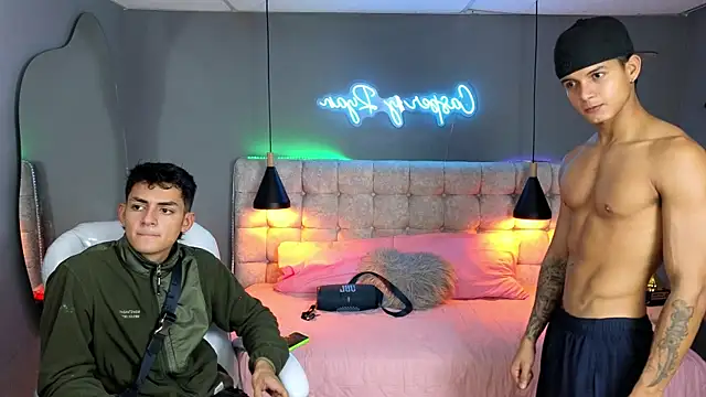 Snapshot of Paradise_boy_s chatting on 12.05.24 Paradise boy s online show from 12.05.24