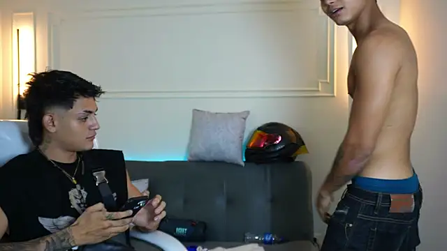 Snapshot of Paradise_boy_s chatting on 01.15.25 Paradise boy s online show from 01.15.25