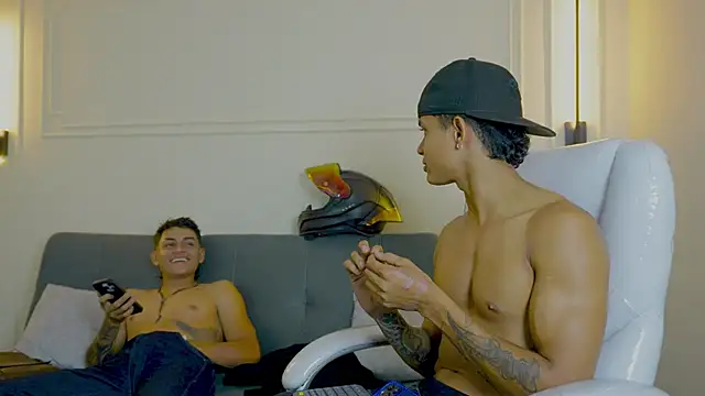 Snapshot of Paradise_boy_s chatting on 01.30.25 Paradise boy s online show from 01.30.25