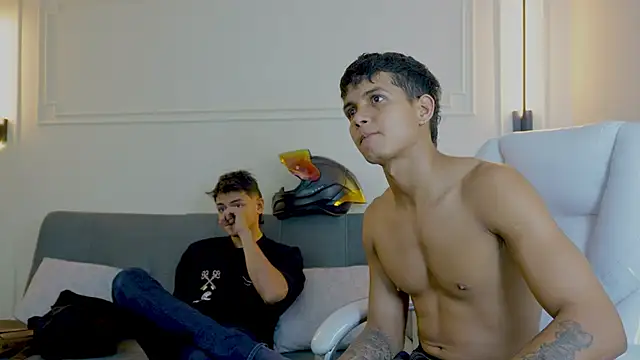 Snapshot of Paradise_boy_s chatting on 01.31.25 Paradise boy s online show from 01.31.25