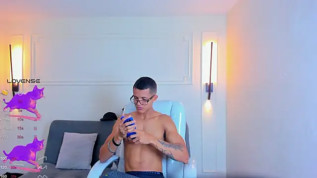 Paradise boy s online show from 02.06.26