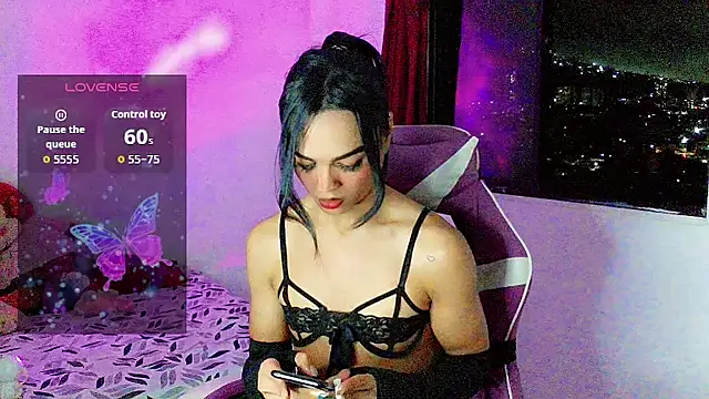 Snapshot of Ms-Zoehans chatting on 10.13.25 Ms-Zoehans online show from 10.13.25