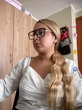 Snapshot of Miabonnett_ chatting on 05.08.26 Miabonnett online show from 05.08.26