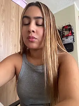 Snapshot of Miabonnett_ chatting on 05.20.26 Miabonnett online show from 05.20.26