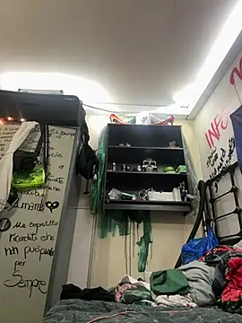 Snapshot of pervy_devil chatting on 01.18.25 pervy devil online show from 01.18.25