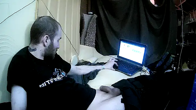 Snapshot of pervy_devil chatting on 03.01.25 pervy devil online show from 03.01.25