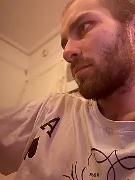 Snapshot of pervy_devil chatting on 12.04.25 pervy devil online show from 12.04.25