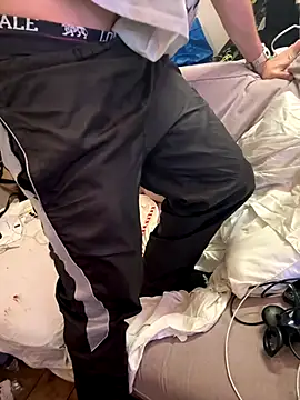 Snapshot of pervy_devil chatting on 12.05.25 pervy devil online show from 12.05.25