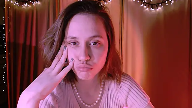 Snapshot of Malinax chatting on 12.29.24 Malinax online show from 12.29.24