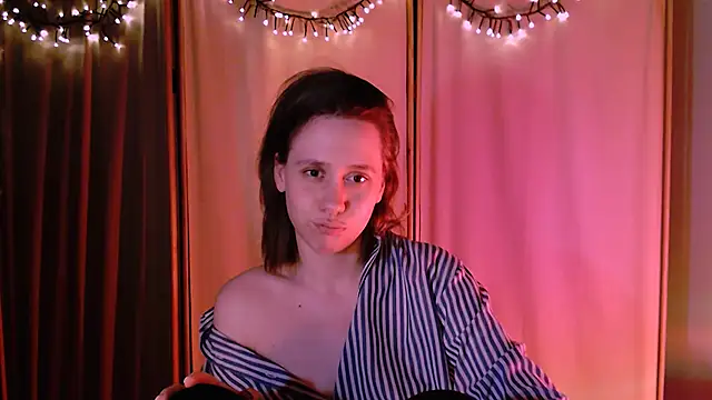 Snapshot of Malinax chatting on 01.13.25 Malinax online show from 01.13.25