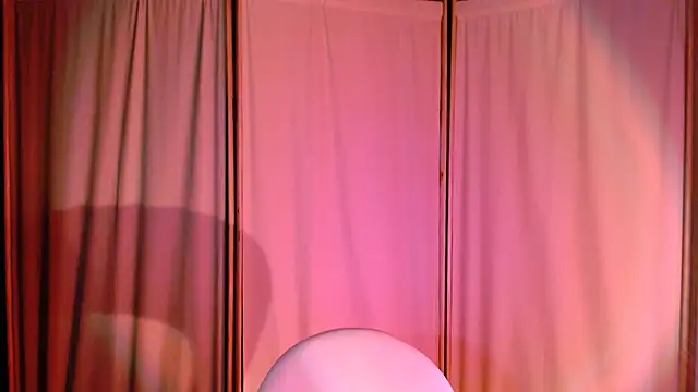 Snapshot of Malinax chatting on 02.08.25 Malinax online show from 02.08.25