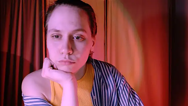 Snapshot of Malinax chatting on 03.18.25 Malinax online show from 03.18.25