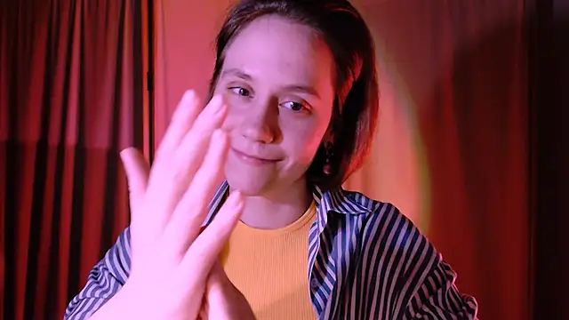 Snapshot of Malinax chatting on 03.19.25 Malinax online show from 03.19.25