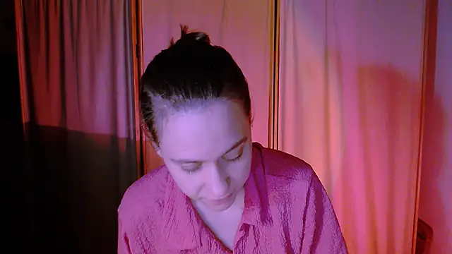 Snapshot of Malinax chatting on 09.18.25 Malinax online show from 09.18.25