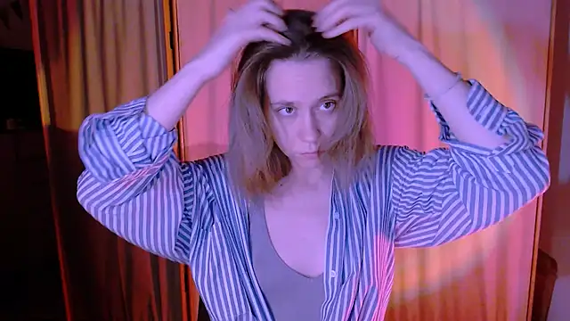 Snapshot of Malinax chatting on 09.23.25 Malinax online show from 09.23.25