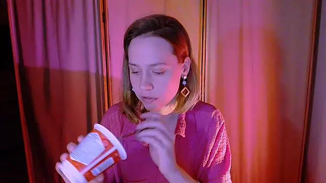 Snapshot of Malinax chatting on 10.05.25 Malinax online show from 10.05.25