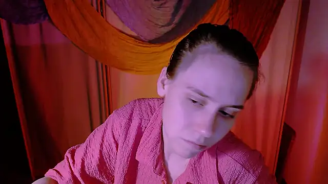 Snapshot of Malinax chatting on 10.16.25 Malinax online show from 10.16.25