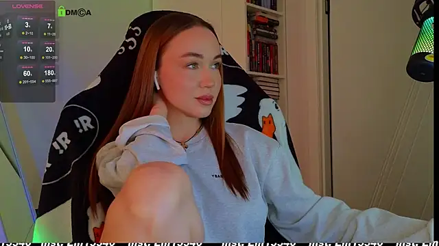 Snapshot of Emili1- chatting on 12.18.24 Emili1- online show from 12.18.24