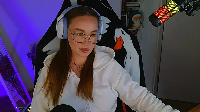 Snapshot of Emili1- chatting on 03.22.25 Emili1- online show from 03.22.25