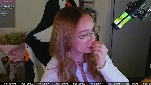 Snapshot of Emili1- chatting on 11.25.25 Emili1- online show from 11.25.25