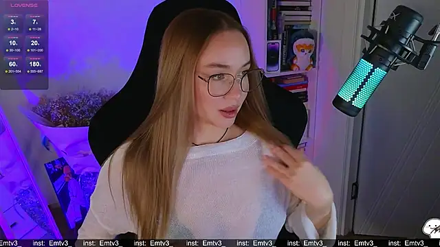 Snapshot of Emili1- chatting on 12.03.25 Emili1- online show from 12.03.25