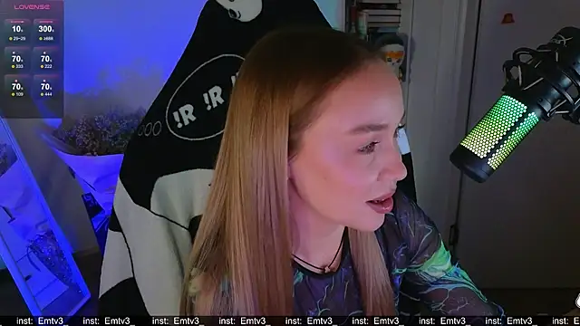 Snapshot of Emili1- chatting on 12.16.25 Emili1- online show from 12.16.25