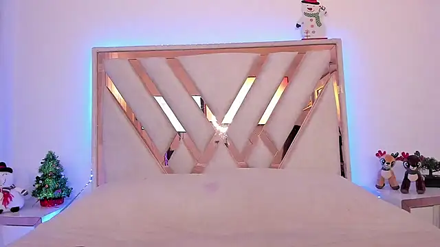 Snapshot of _Andyy__ chatting on 12.16.24 Andyy online show from 12.16.24