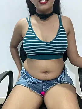 Snapshot of little_shadow chatting on 01.28.25 little shadow online show from 01.28.25