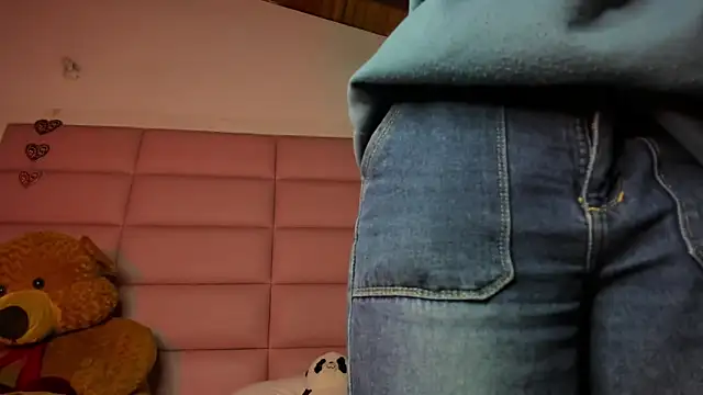 Snapshot of little-Emma chatting on 01.17.25 little-Emma online show from 01.17.25