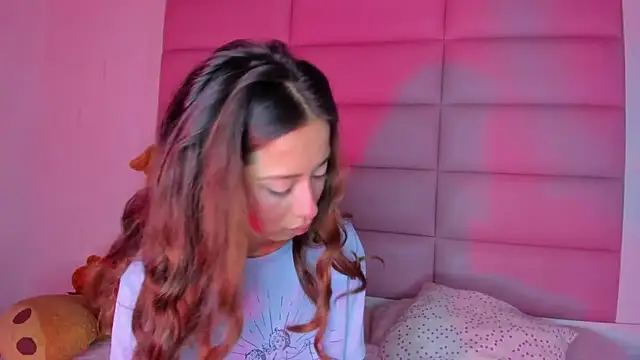 Snapshot of little-Emma chatting on 02.21.25 little-Emma online show from 02.21.25