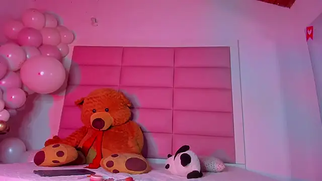 Snapshot of little-Emma chatting on 02.23.25 little-Emma online show from 02.23.25