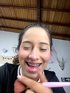 Snapshot of little-Emma chatting on 10.08.25 little-Emma online show from 10.08.25