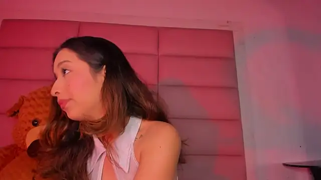 Snapshot of little-Emma chatting on 11.12.25 little-Emma online show from 11.12.25