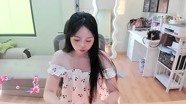 Snapshot of Nery_Asian chatting on 07.18.26 Nery Asian online show from 07.18.26
