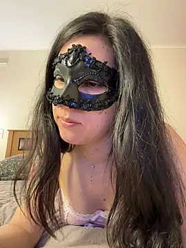 Reinacatchile online show from 12.16.24