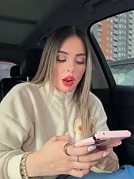 Alirawrz online show from 11.10.25