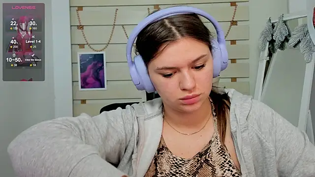 Josephine Kiss online show from 01.12.25