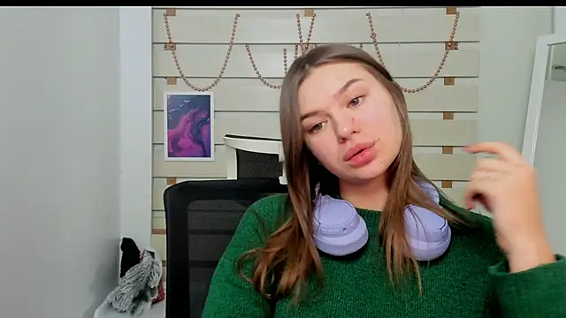 Josephine Kiss online show from 02.04.25