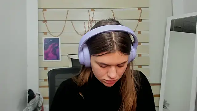 Josephine Kiss online show from 02.08.25