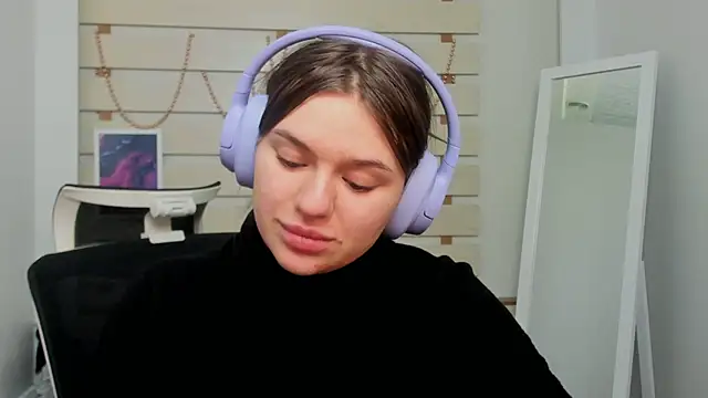 Josephine Kiss online show from 02.09.25