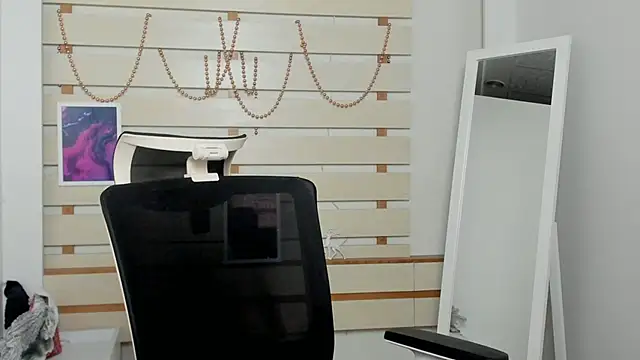 Josephine Kiss online show from 02.09.25