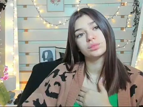 Josephine Kiss online show from 12.19.25