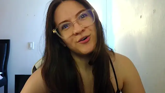 Snapshot of livgomez chatting on 11.14.25 livgomez online show from 11.14.25