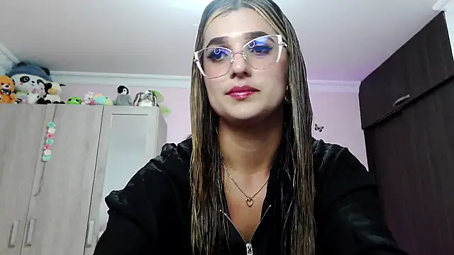 Snapshot of caroline_jonson chatting on 01.03.25 caroline jonson online show from 01.03.25