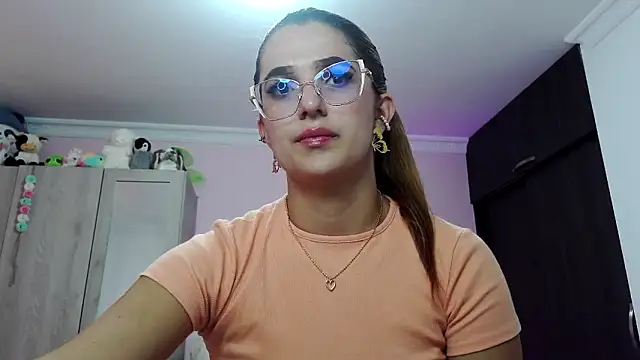 Snapshot of caroline_jonson chatting on 01.15.25 caroline jonson online show from 01.15.25